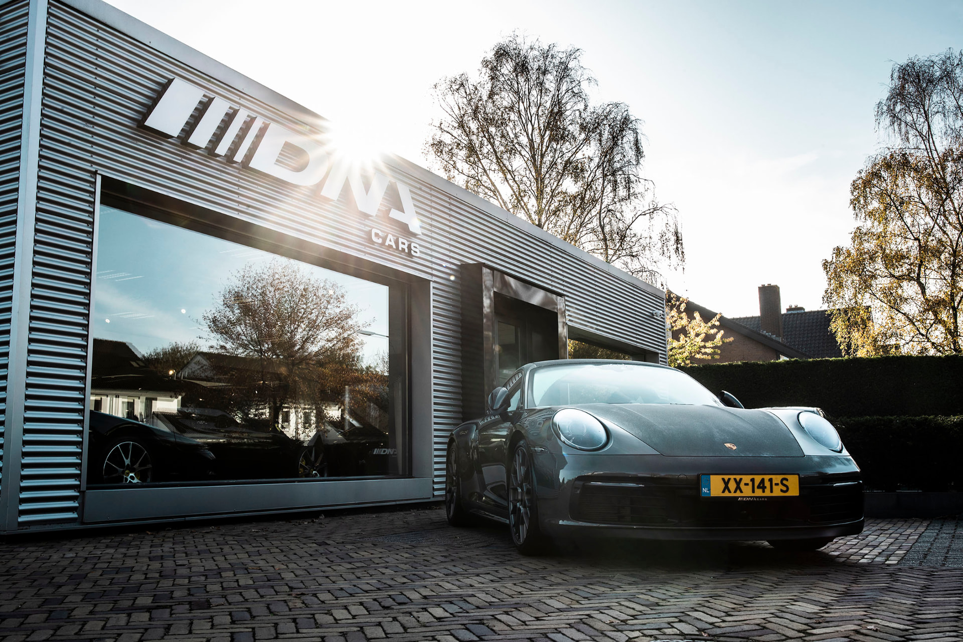Porsche voor de showroom van DNA Cars